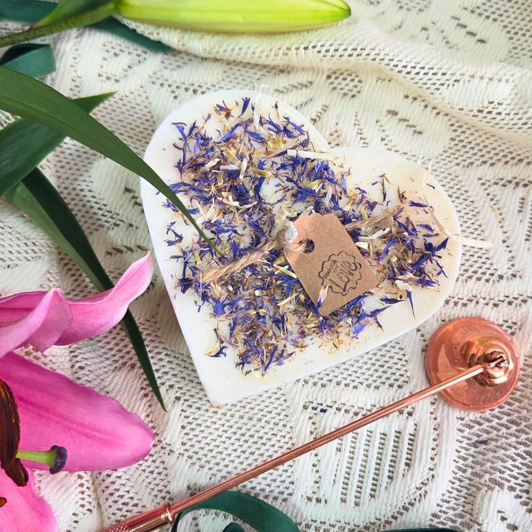 Large Heart Scented Candle with Wild Flowers - RUTHERFORD & Co