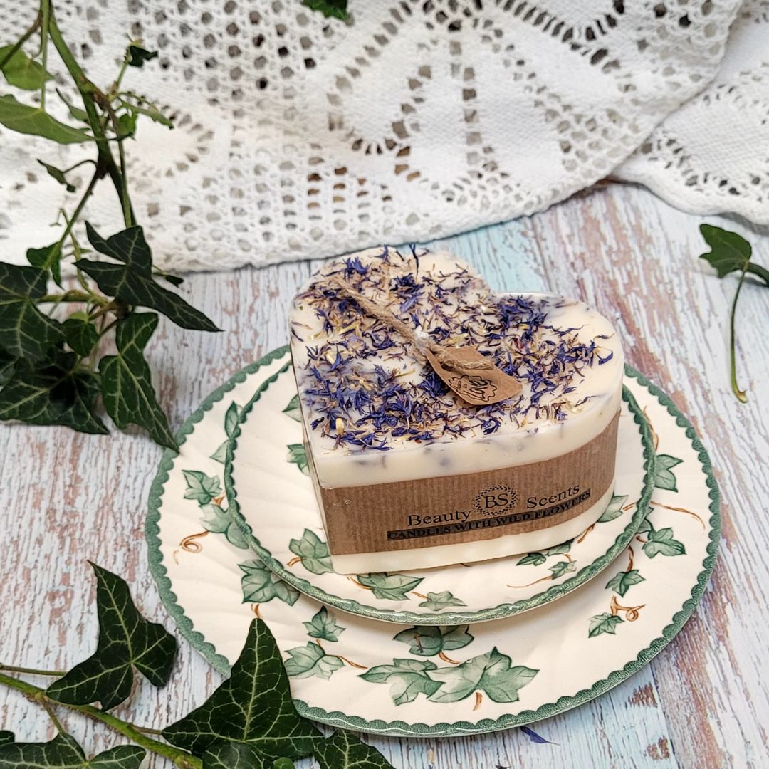 Large Heart Scented Candle with Wild Flowers - RUTHERFORD & Co