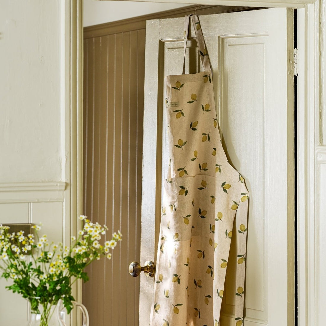 Lemons Linen Apron - RUTHERFORD & Co