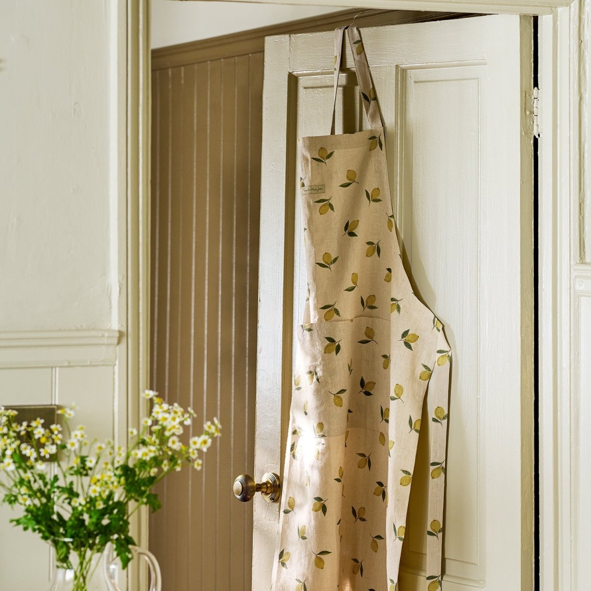 Lemons Linen Apron - RUTHERFORD & Co