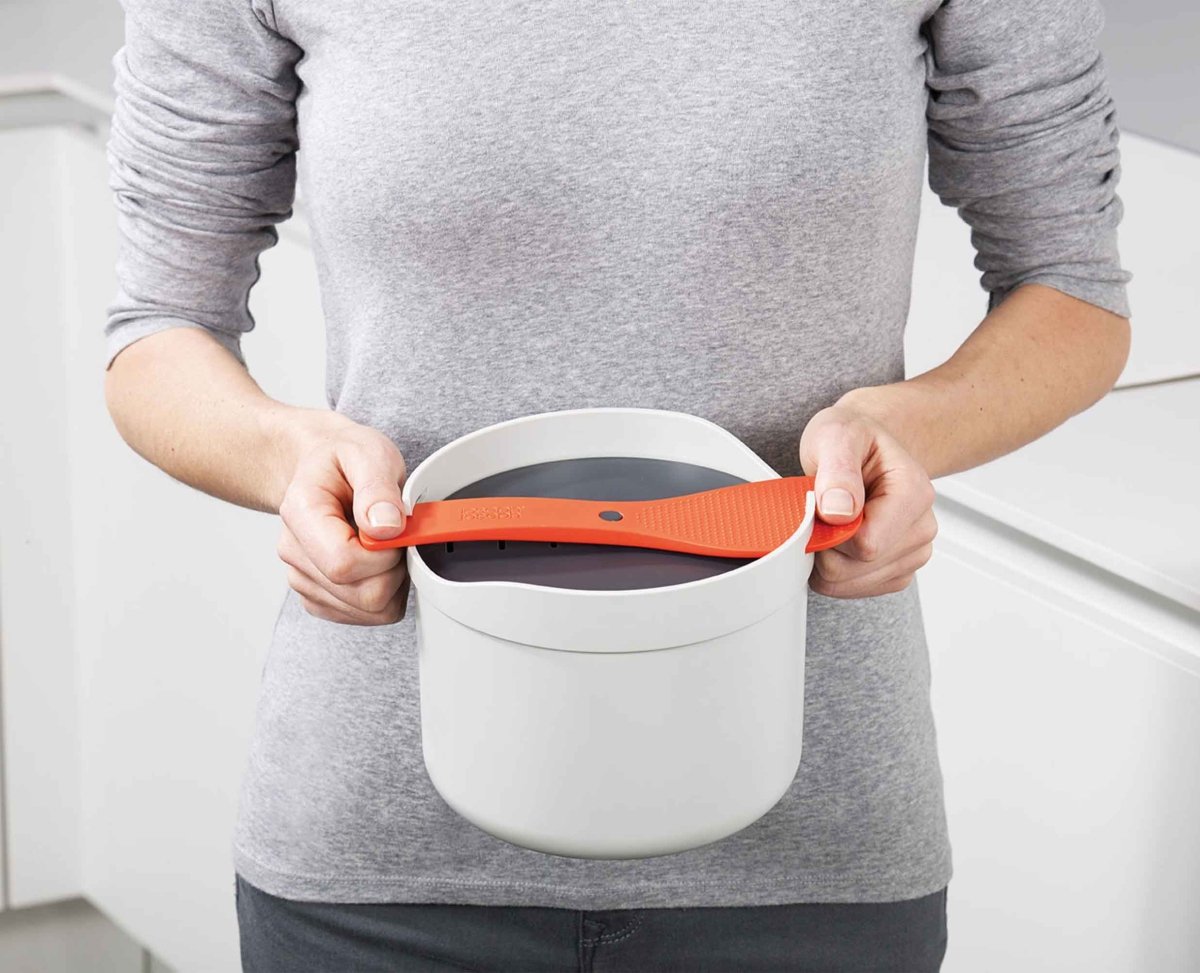 M-Cuisine™ White Microwave Rice Cooker - RUTHERFORD & Co