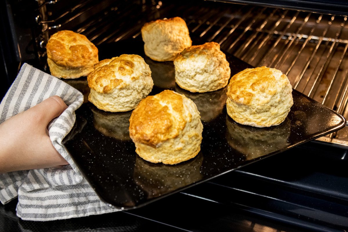 MasterClass Vitreous Enamel Baking Tray - RUTHERFORD & Co