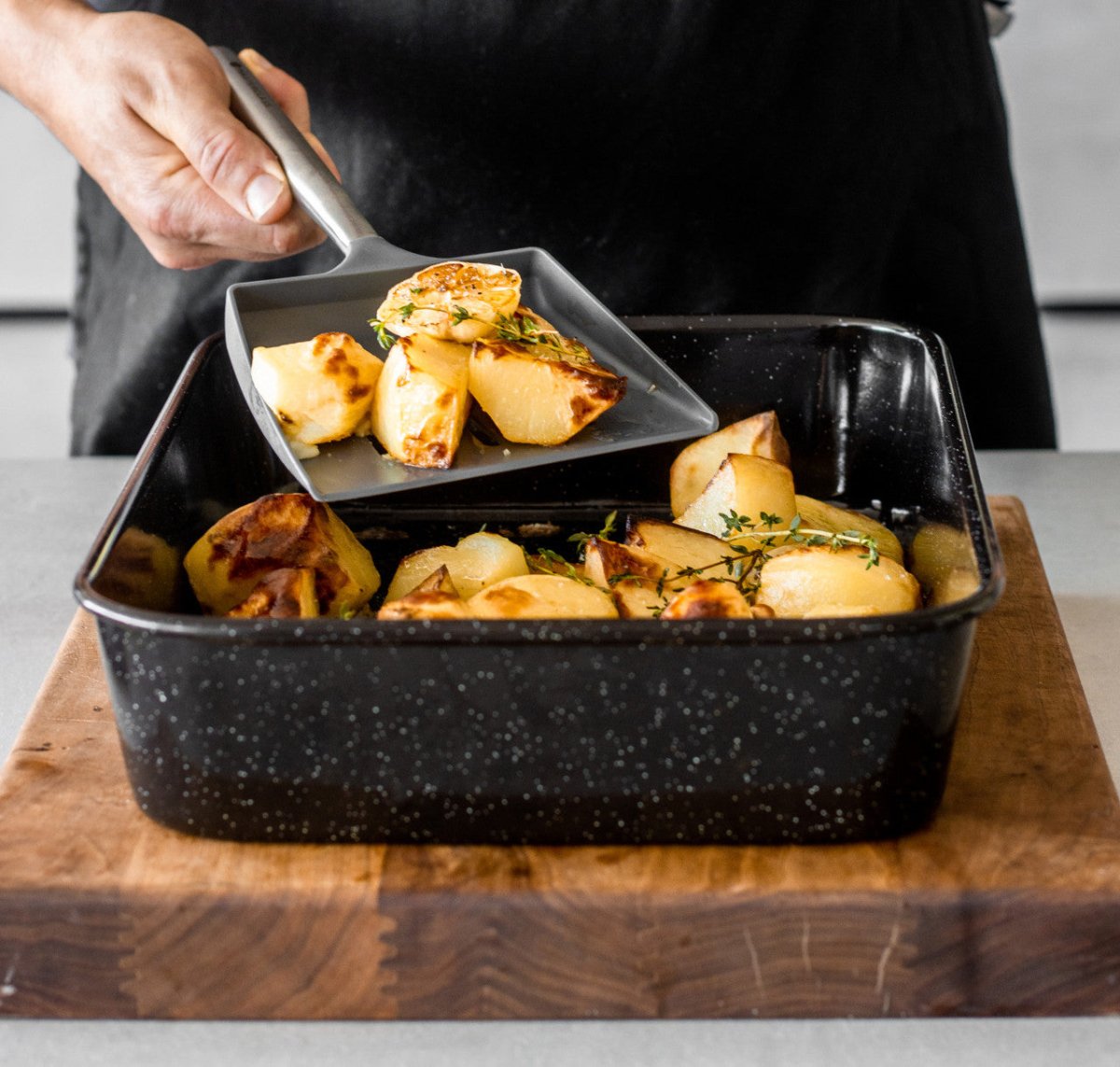 MasterClass Vitreous Enamel Roasting Pan - RUTHERFORD & Co