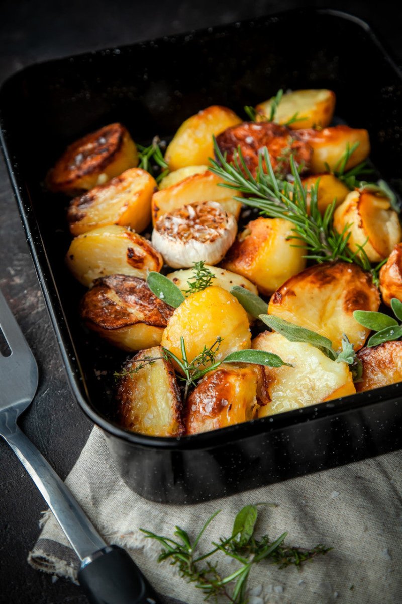 MasterClass Vitreous Enamel Roasting Pan - RUTHERFORD & Co