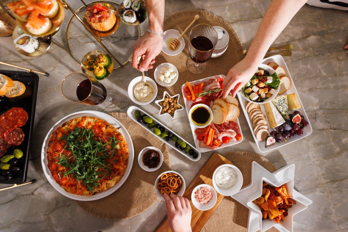 Mikasa Chalk Star Porcelain Serving Platter, White, 30cm - RUTHERFORD & Co