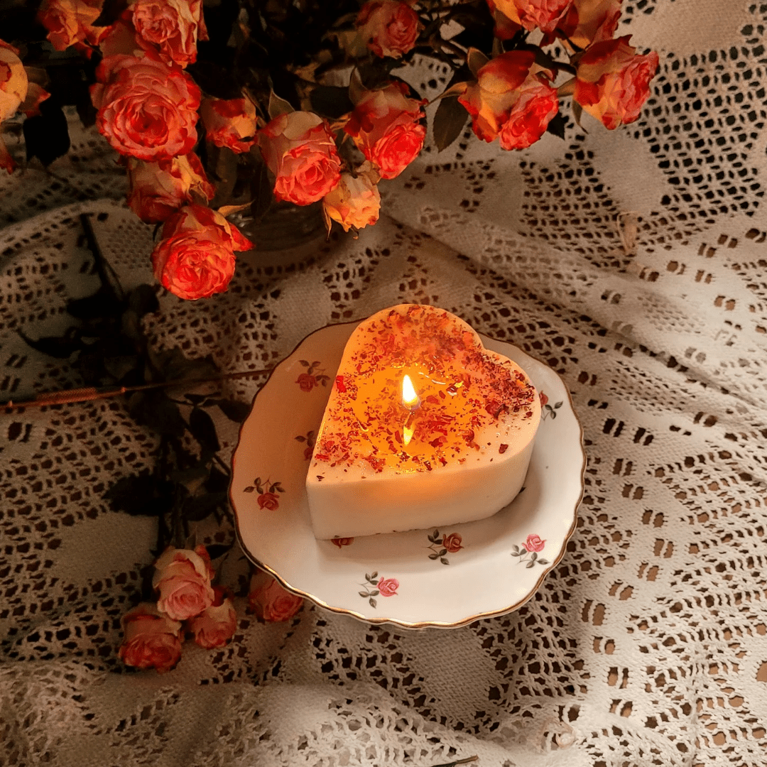 Natural Wax Candle W Rose Petals Lavender 5x7.5cm - RUTHERFORD & Co