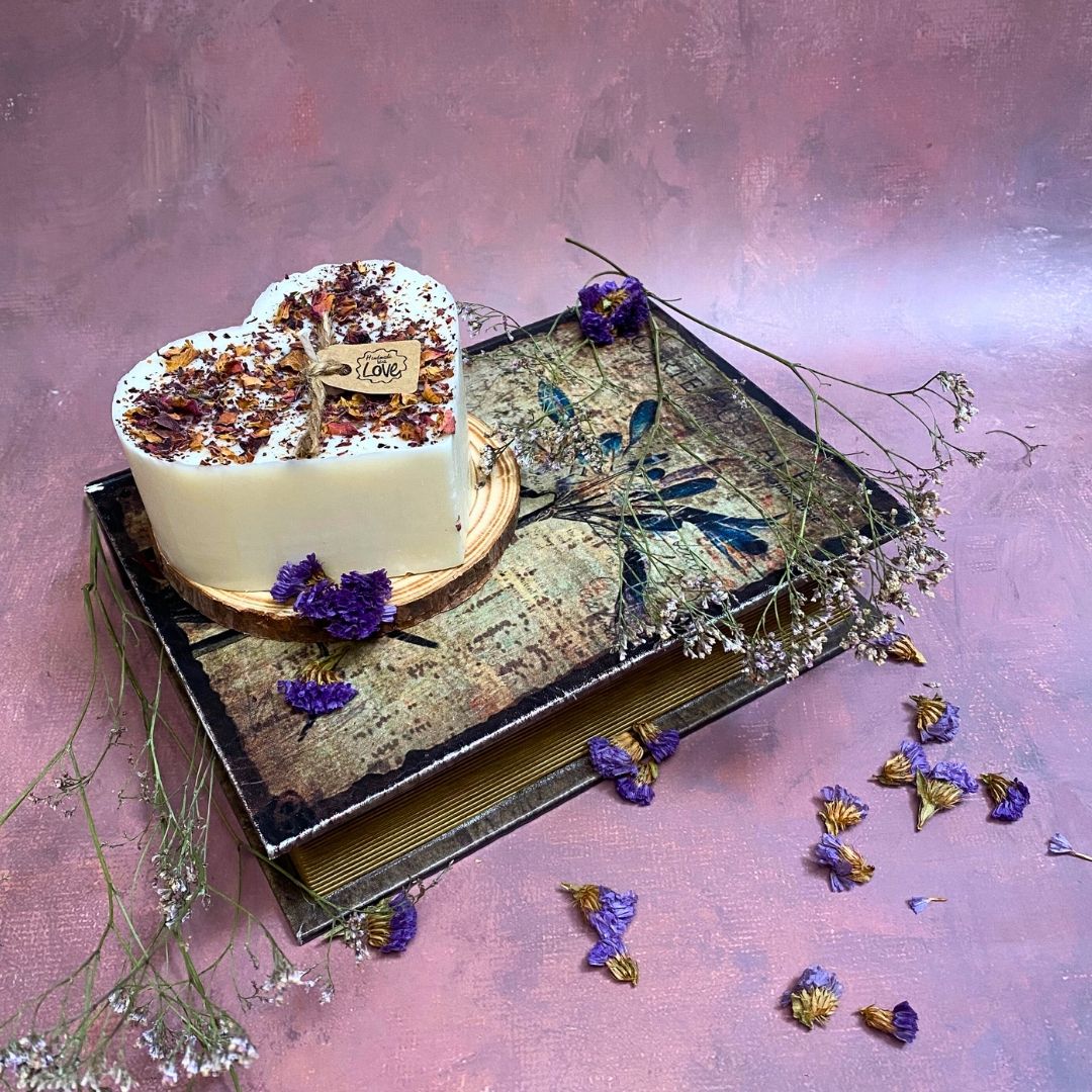 Natural Wax Candle W Rose Petals Lavender 9x5cm - RUTHERFORD & Co