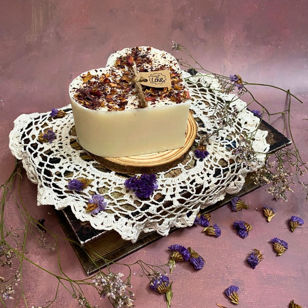 Natural Wax Candle W Rose Petals Lavender 9x5cm - RUTHERFORD & Co