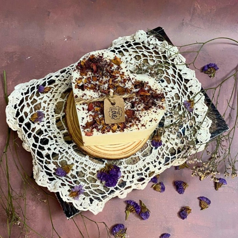 Natural Wax Candle W Rose Petals Lavender 9x5cm - RUTHERFORD & Co