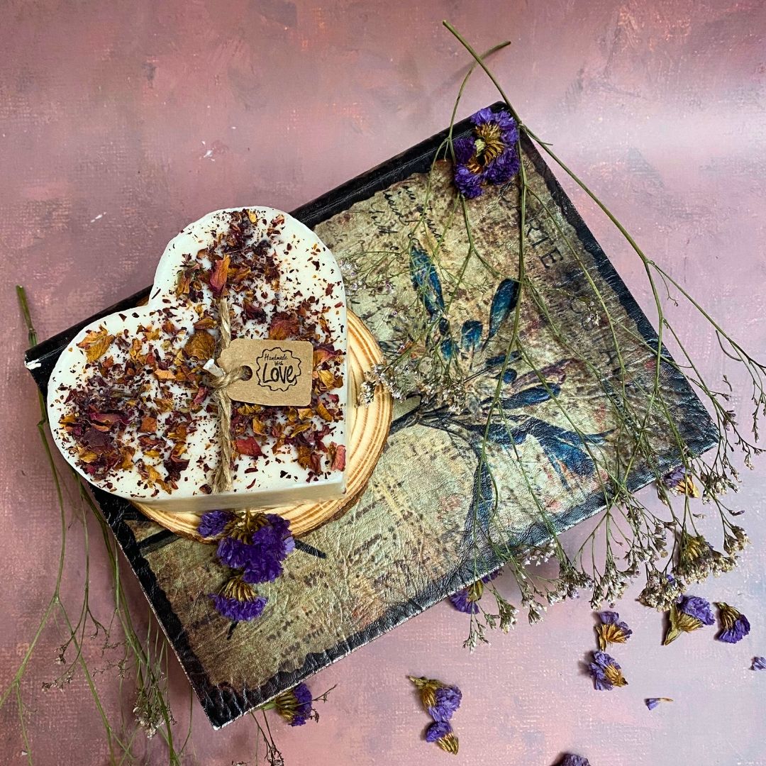 Natural Wax Candle W Rose Petals Lavender 9x5cm - RUTHERFORD & Co