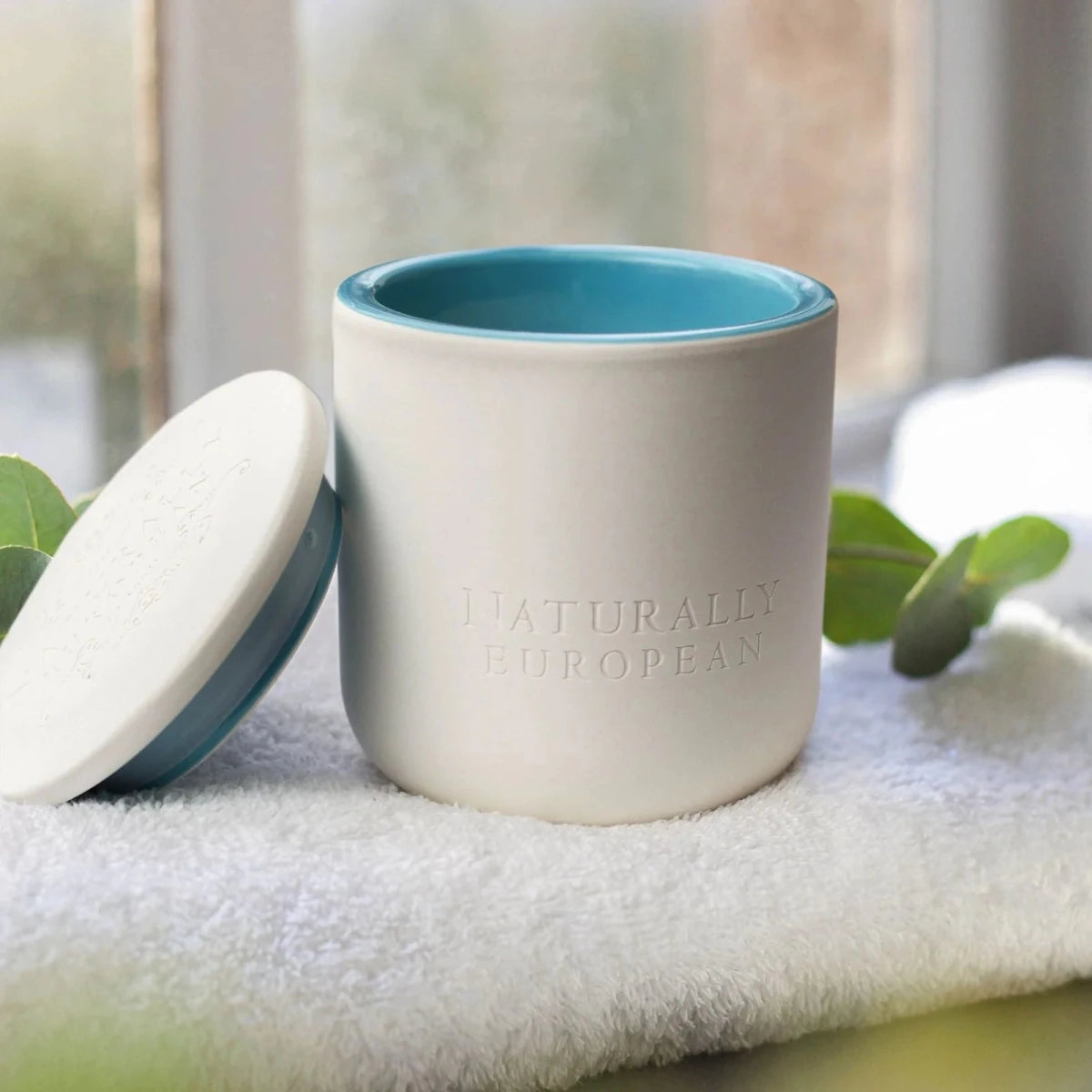 Naturally European Freesia and Pear 200g Candle - RUTHERFORD & Co
