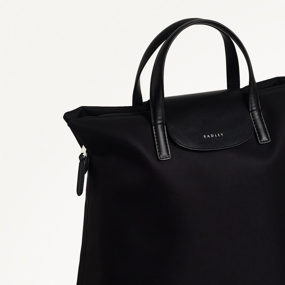 POCKET ESSENTIALS/BLACK/MEDIUM ZIPTOP BACKPACK - RUTHERFORD & Co
