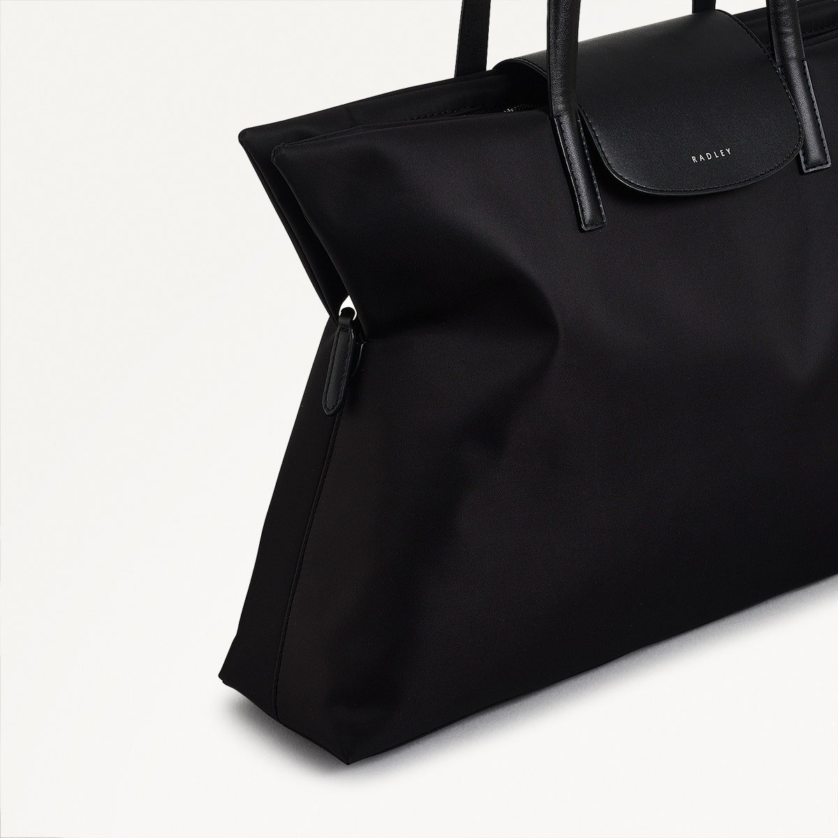 POCKET ESSENTIALS/BLACK/MEDIUM ZIPTOP TOTE - RUTHERFORD & Co