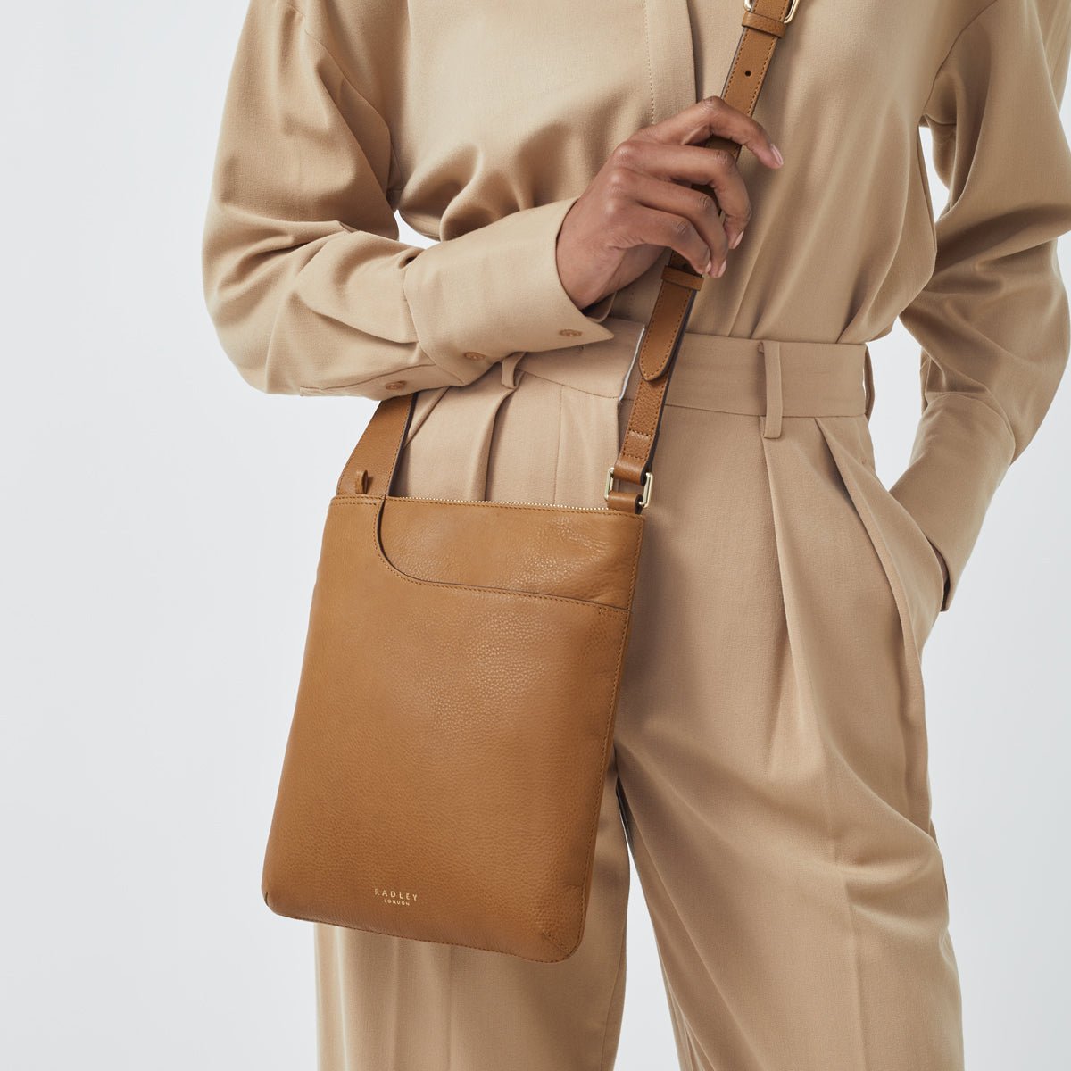 Pockets Icon Butterscotch Medium Ziptop Crossbody - RUTHERFORD & Co