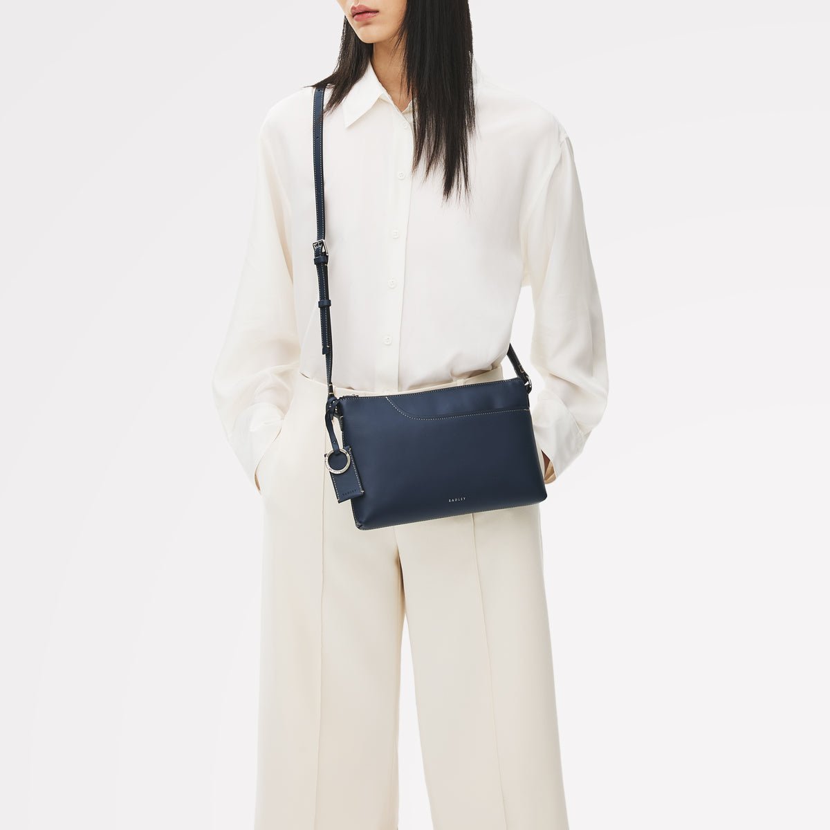 Pockets Medium Ziptop Ew Cross Body Naval - RUTHERFORD & Co
