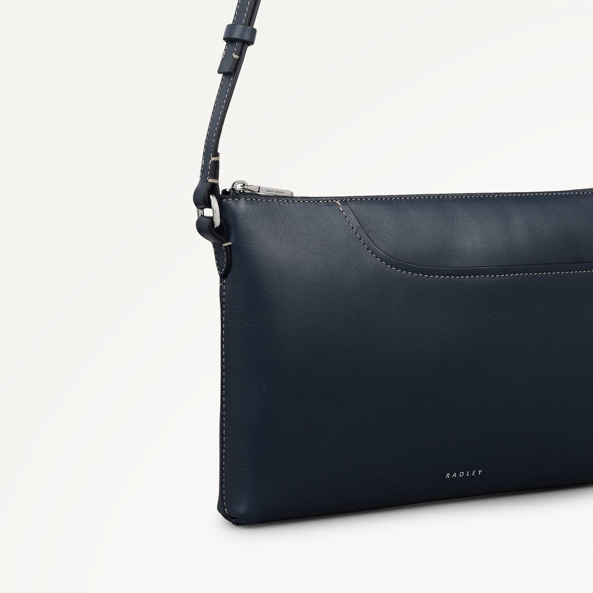 Pockets Medium Ziptop Ew Cross Body Naval - RUTHERFORD & Co