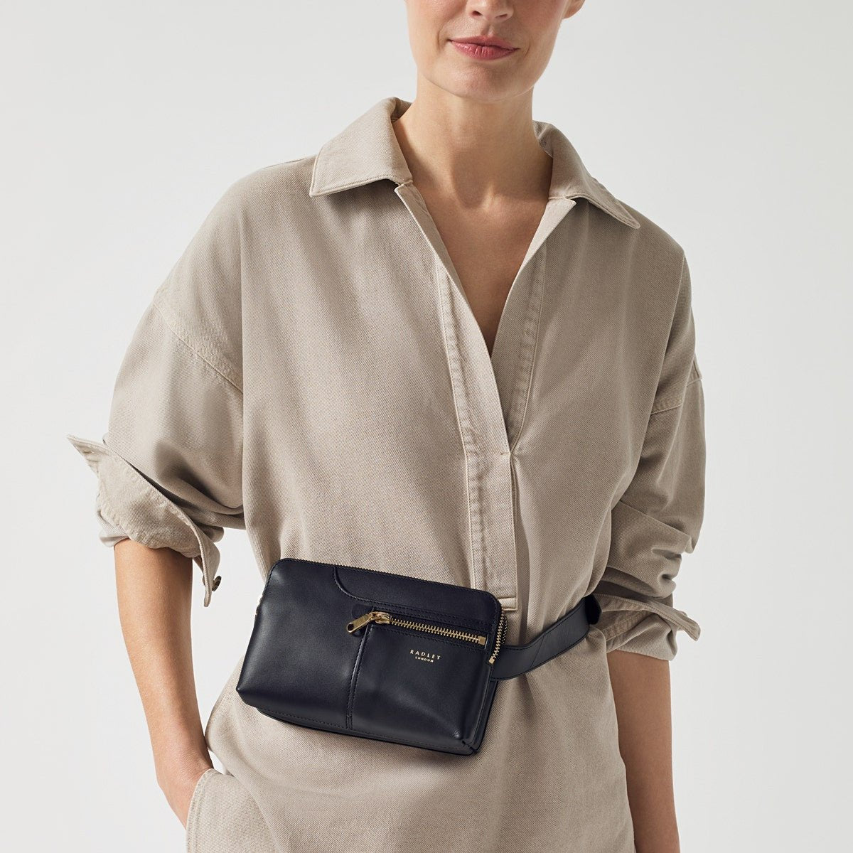 POCKETS/BLACK/SMALL ZIPTOP CROSSBODY - RUTHERFORD & Co