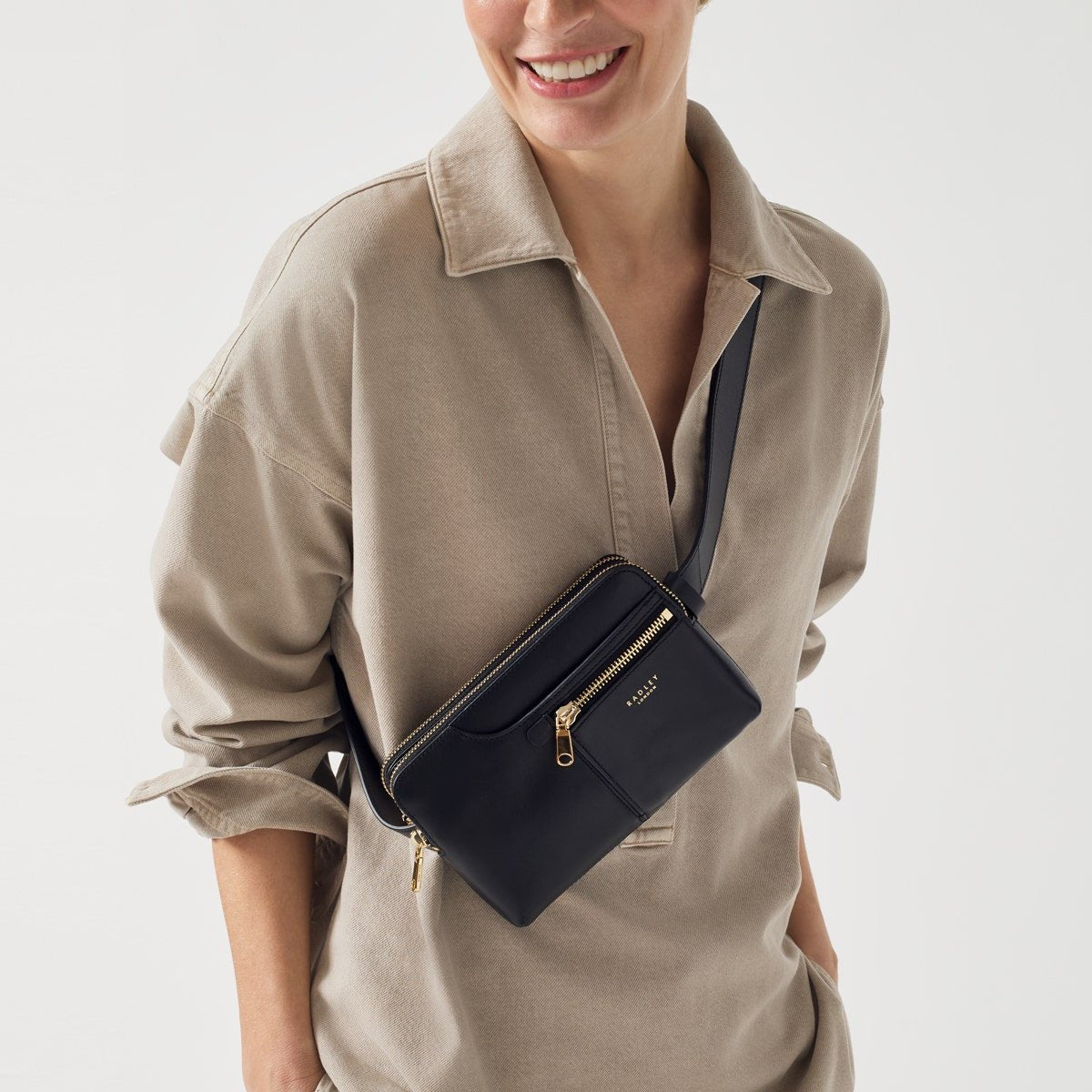 POCKETS/BLACK/SMALL ZIPTOP CROSSBODY - RUTHERFORD & Co