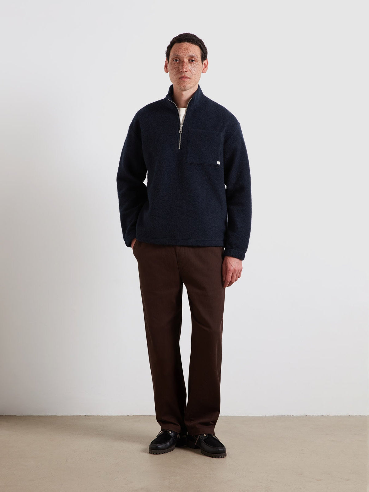 Howard Quarter Zip Sweatshirt In True Navy