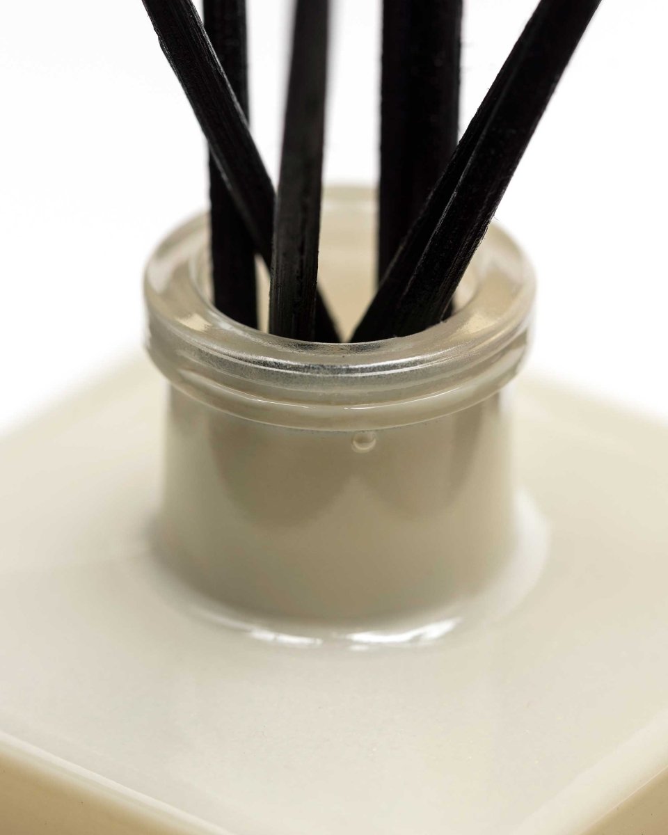 Reed Diffuser Velvet Wood 100ml - RUTHERFORD & Co