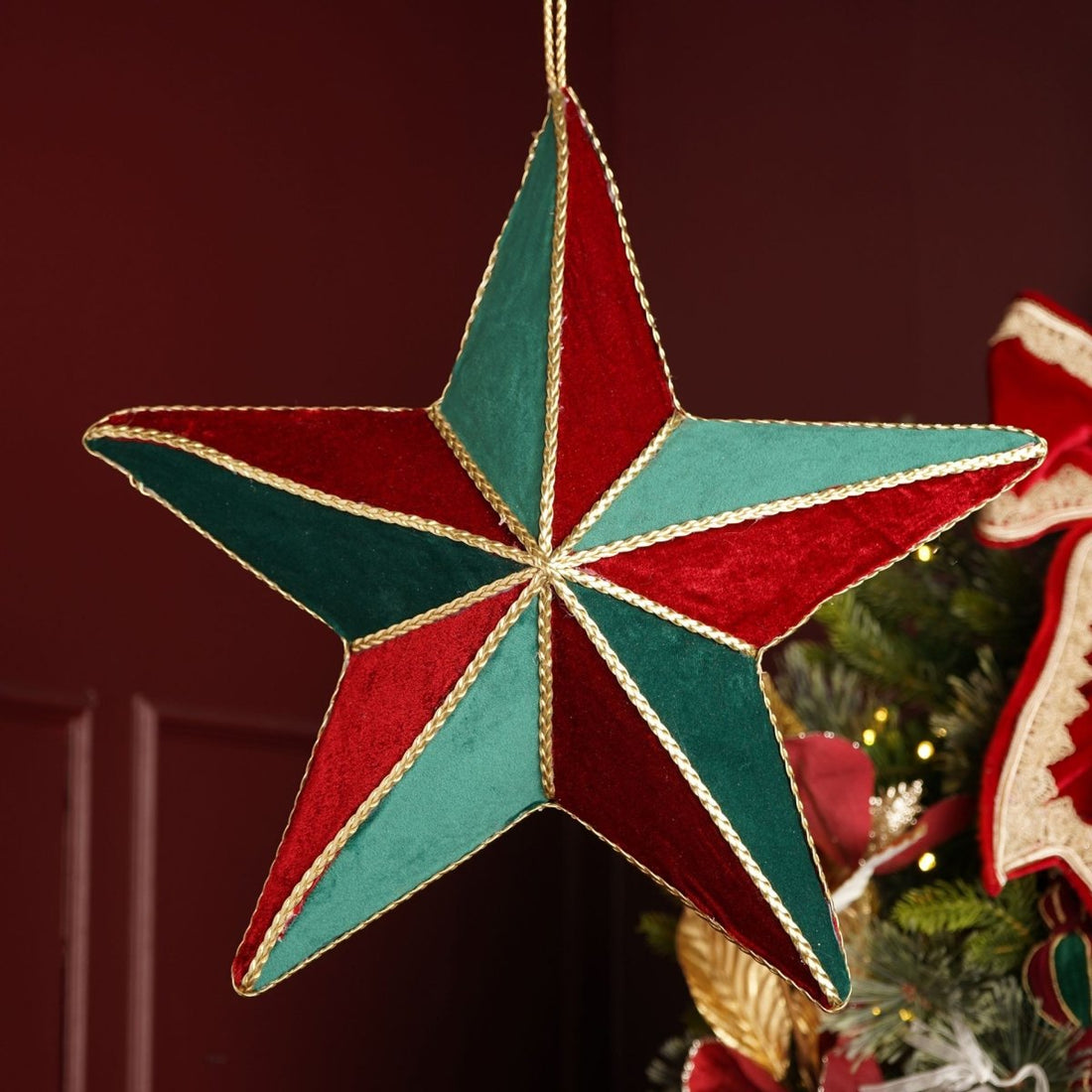 Regal Tidings Red & Green Hanging Christmas Star Decoration - RUTHERFORD & Co
