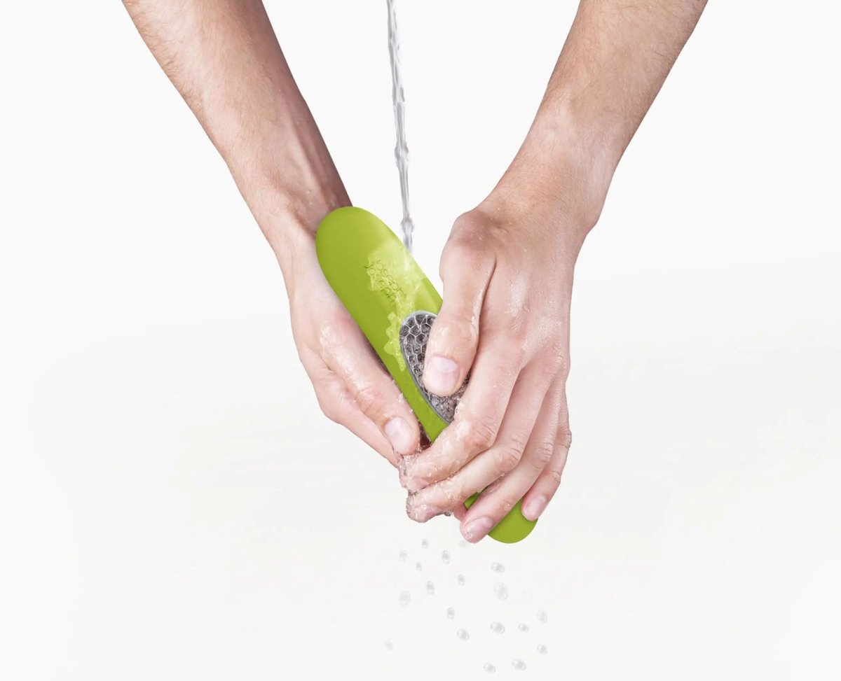 Rocker™ Green Garlic Crusher - RUTHERFORD & Co