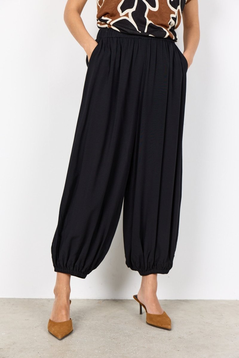 SC - RADIA 239 - C Pants Black - RUTHERFORD & Co