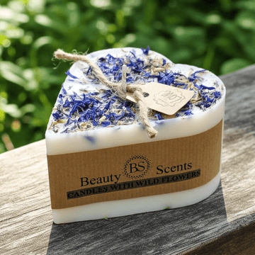 Small Heart Scented Candle with Wild Flowers - RUTHERFORD & Co