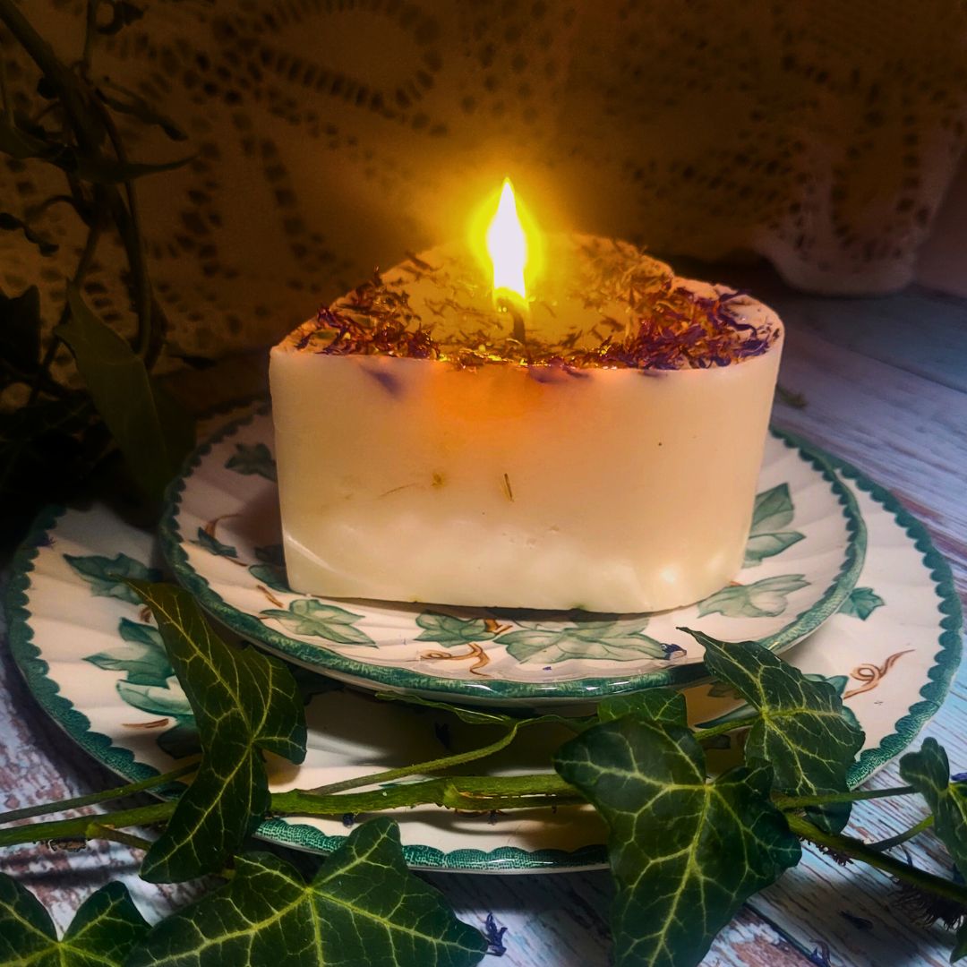 Small Heart Scented Candle with Wild Flowers - RUTHERFORD & Co