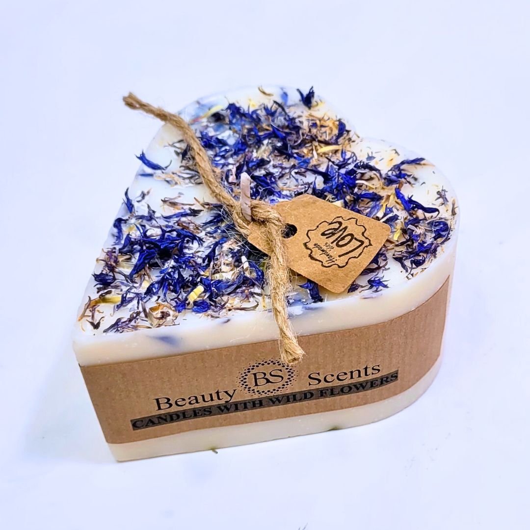 Small Heart Scented Candle with Wild Flowers - RUTHERFORD & Co
