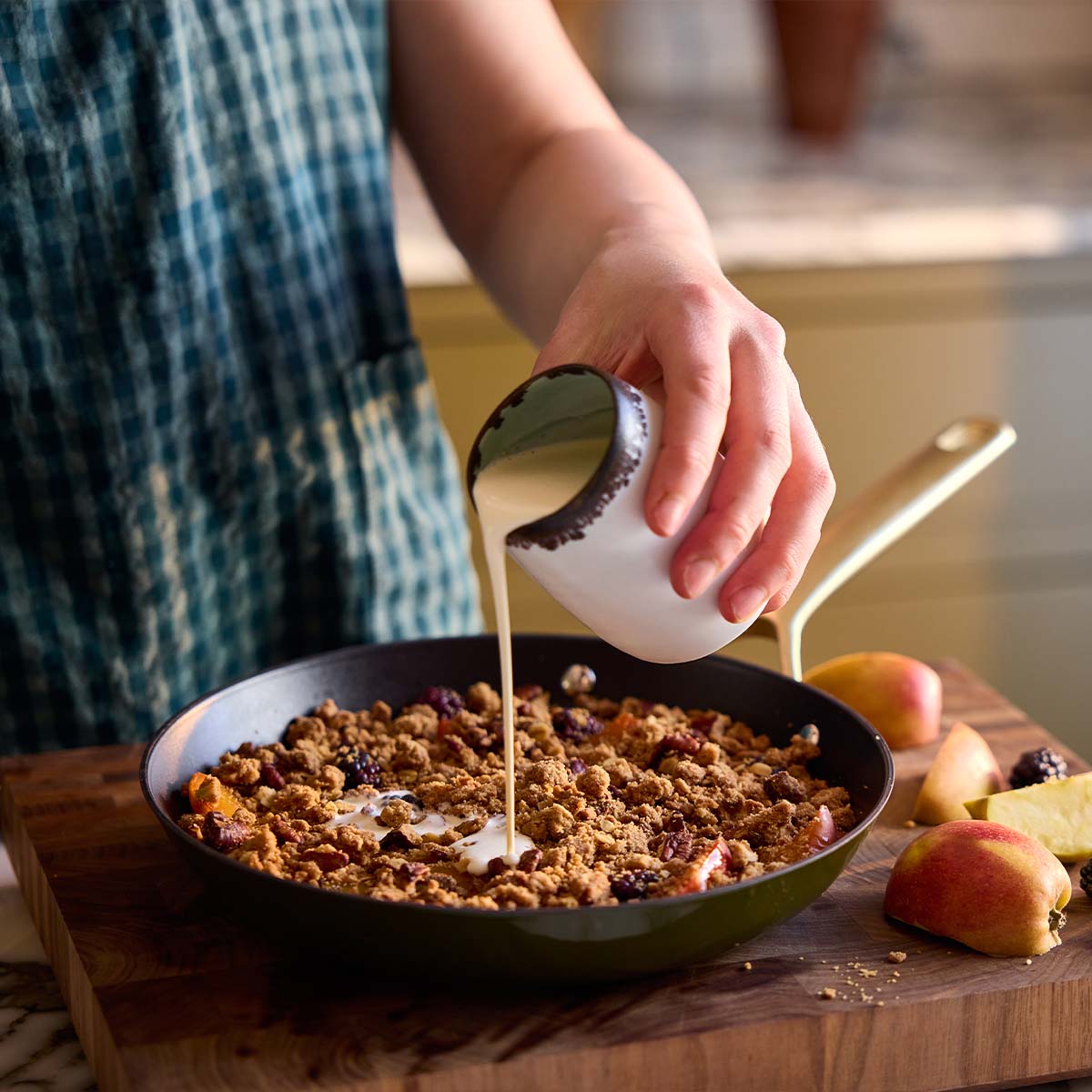 Stellar Cast Light, 24cm Frying Pan, Olive - RUTHERFORD & Co