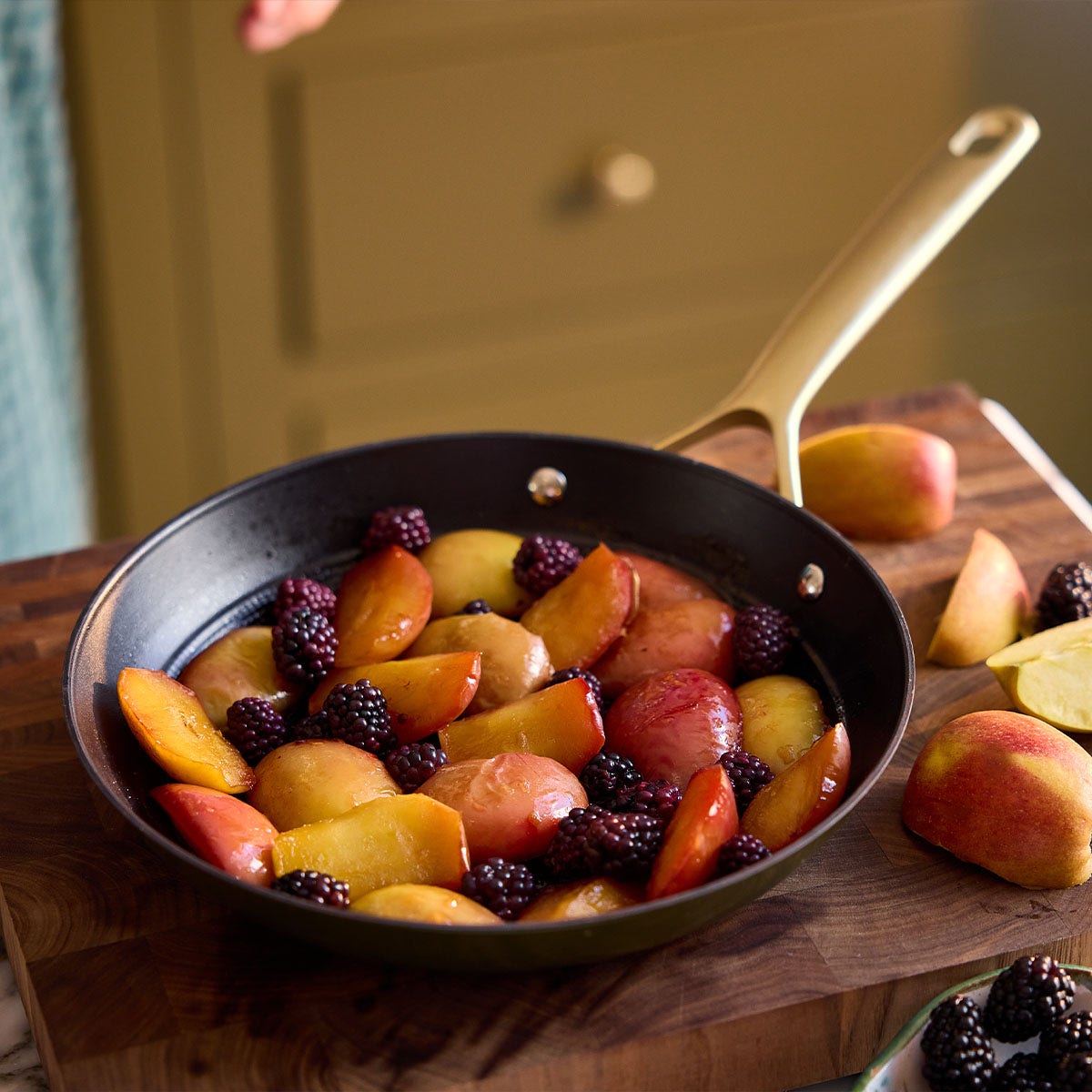 Stellar Cast Light, 24cm Frying Pan, Olive - RUTHERFORD & Co