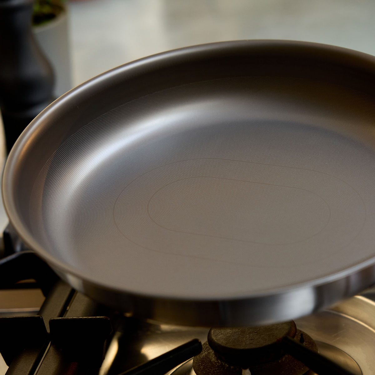 Stellar Zero, 28cm Uncoated Frying Pan - RUTHERFORD & Co