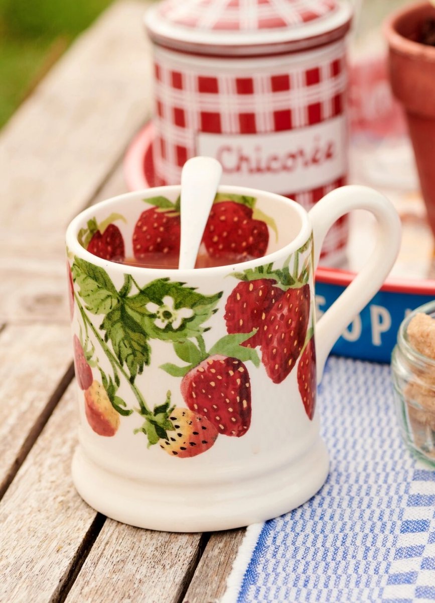 Strawberries 1/2 Pint Mug - RUTHERFORD & Co