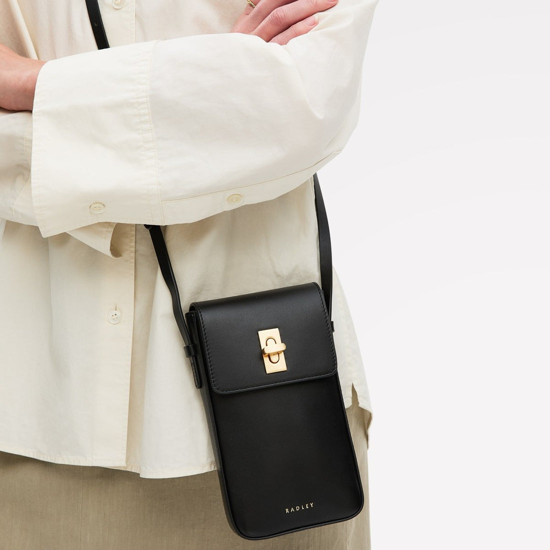 THREADNEEDLE STREET/BLACK/MEDIUM PHONE CROSSBODY - RUTHERFORD & Co