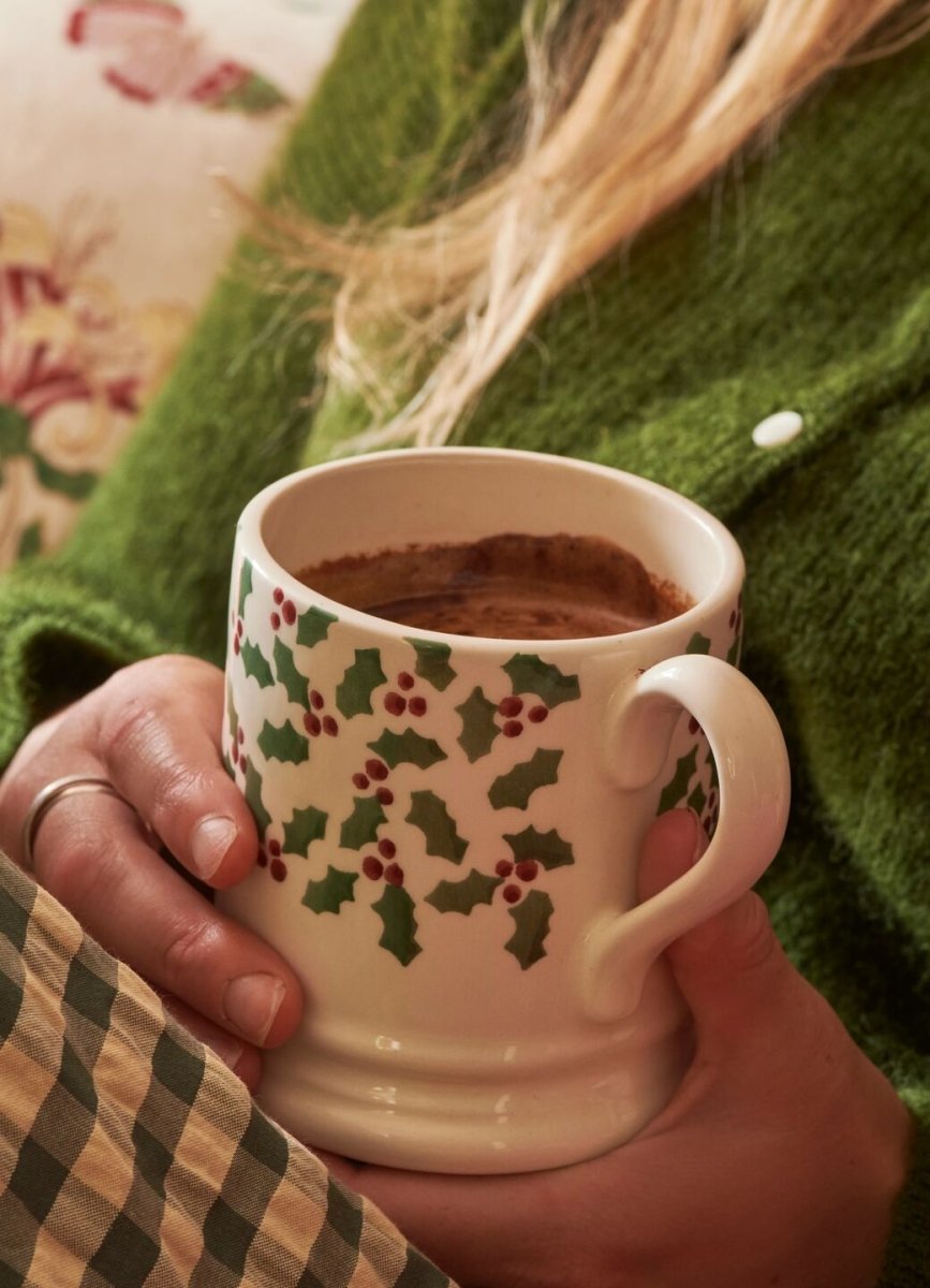 Tiny Scattered Holly 1/2 Pint Mug - RUTHERFORD & Co