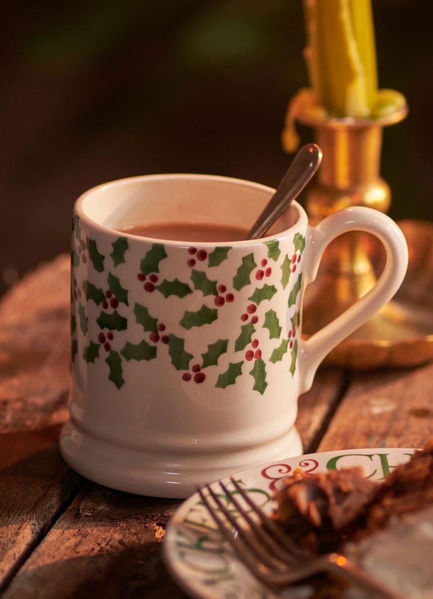 Tiny Scattered Holly 1/2 Pint Mug - RUTHERFORD & Co