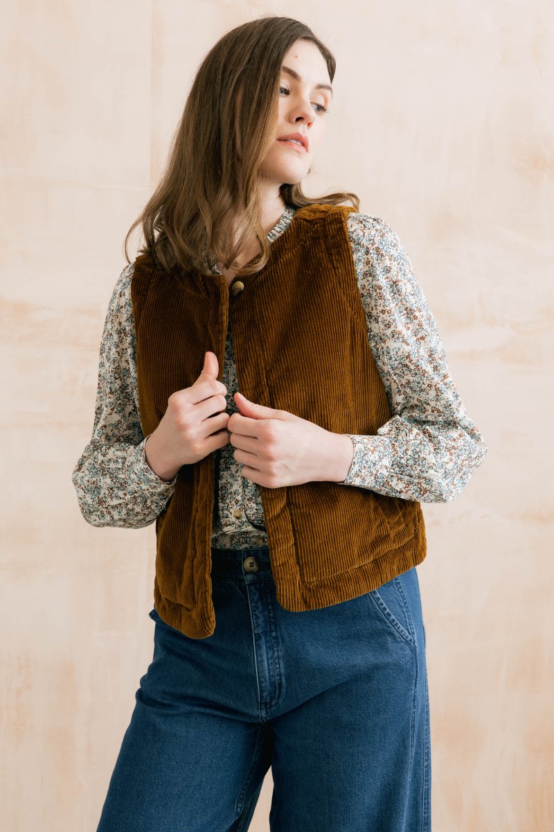 Twilight Stretch Jumbo Cord Gilet Burnt Caramel - RUTHERFORD & Co