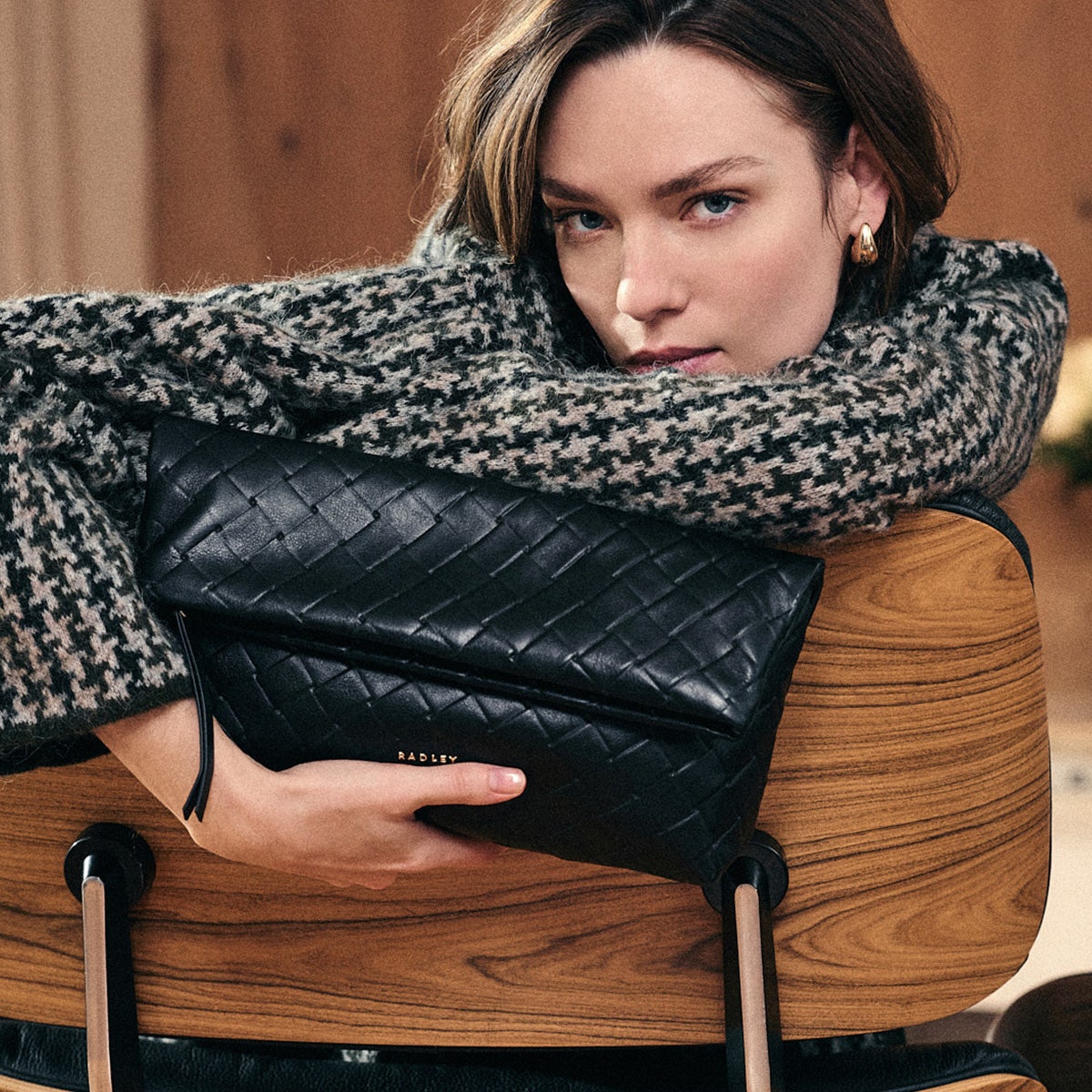 WEAVER LANE/BLACK/MEDIUM FLAPOVER CLUTCH - RUTHERFORD & Co