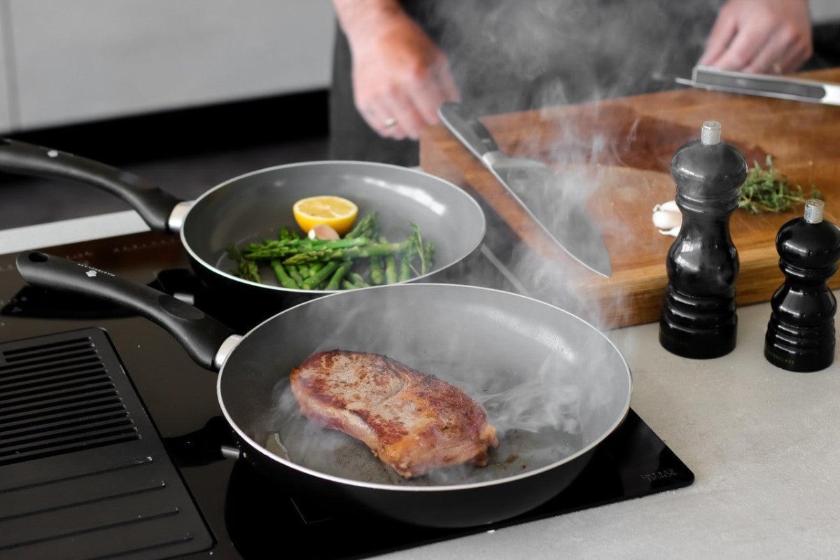 MasterClass Salt or Pepper Mill (17cm) - Black - RUTHERFORD & Co